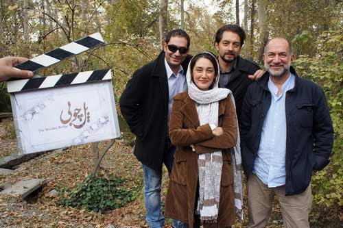 عکس یادگاری زیرِ « پل چوبی »